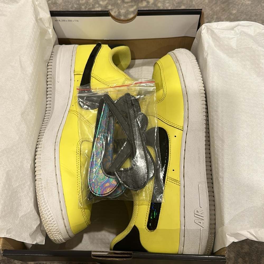 NIKE AIR FORCE 1 LV8 3 SIZE 10.5 MENS SNEAKERS BRIGHT YELLOW - Picture 15 of 16